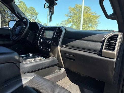 Used 2019 Ford Expedition XLT w/ Equipment Group 202A RWD image 18