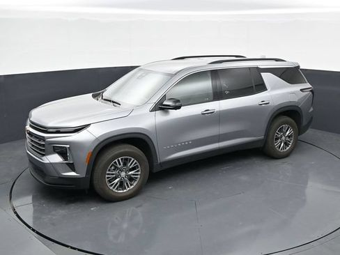 Used 2024 Chevrolet Traverse LT FWD image 30