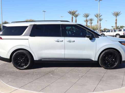 Used 2025 Kia Carnival SX Prestige image 4