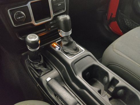 Used 2018 Jeep Wrangler Unlimited Sport image 26