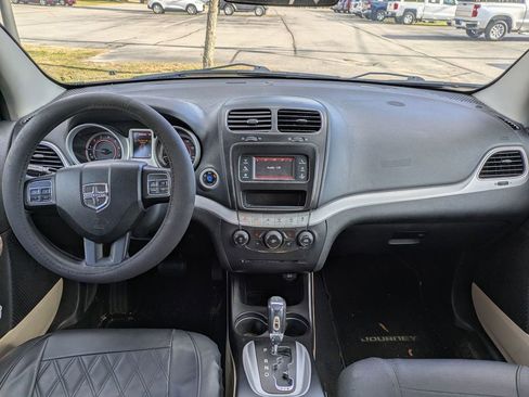 Used 2011 Dodge Journey Mainstreet w/ Flexible Seating Group image 25