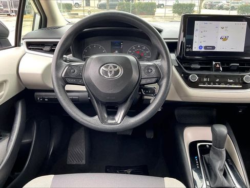Used 2025 Toyota Corolla LE image 7