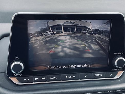 Used 2024 Nissan Rogue S image 17