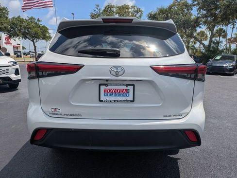 Used 2023 Toyota Highlander XLE AWD/4WD image 5