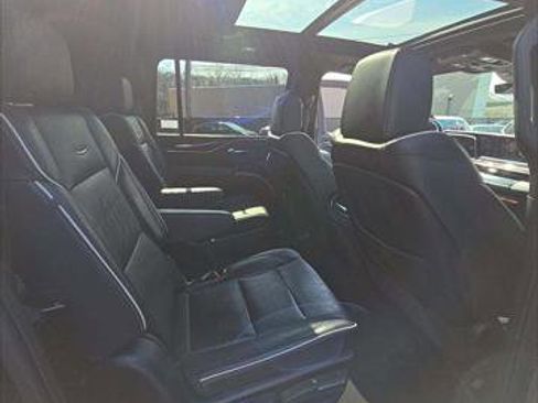 Used 2022 Cadillac Escalade ESV Premium Luxury image 18