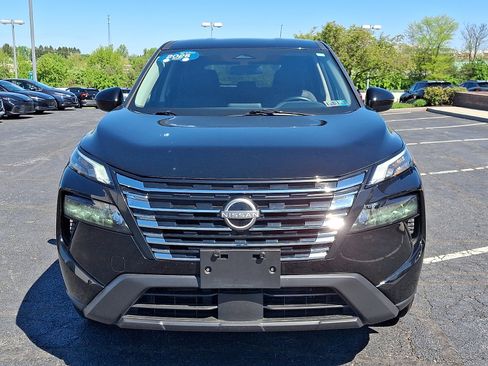 Used 2025 Nissan Rogue SV AWD/4WD image 2
