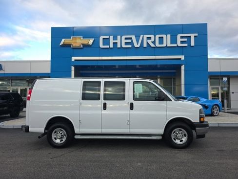 Used 2024 Chevrolet Express 2500 w/ Driver Convenience Package image 3