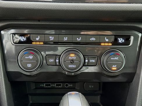 Used 2020 Volkswagen Tiguan SE image 15