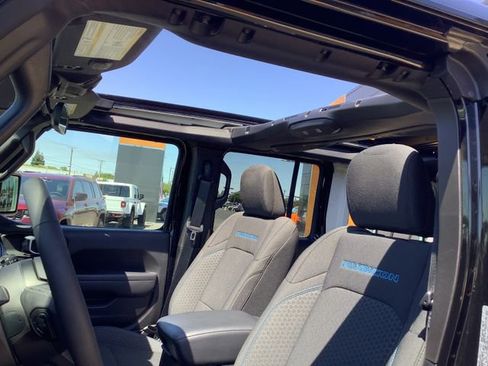 Used 2025 Jeep Wrangler Unlimited Rubicon 4xe w/ Convenience Group AWD/4WD image 21