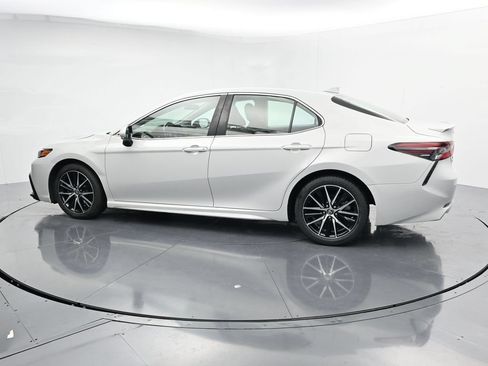 Used 2023 Toyota Camry SE FWD image 5
