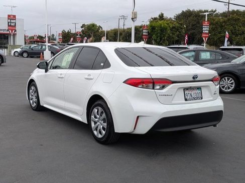 Used 2025 Toyota Corolla LE w/ Convenience Package FWD image 11