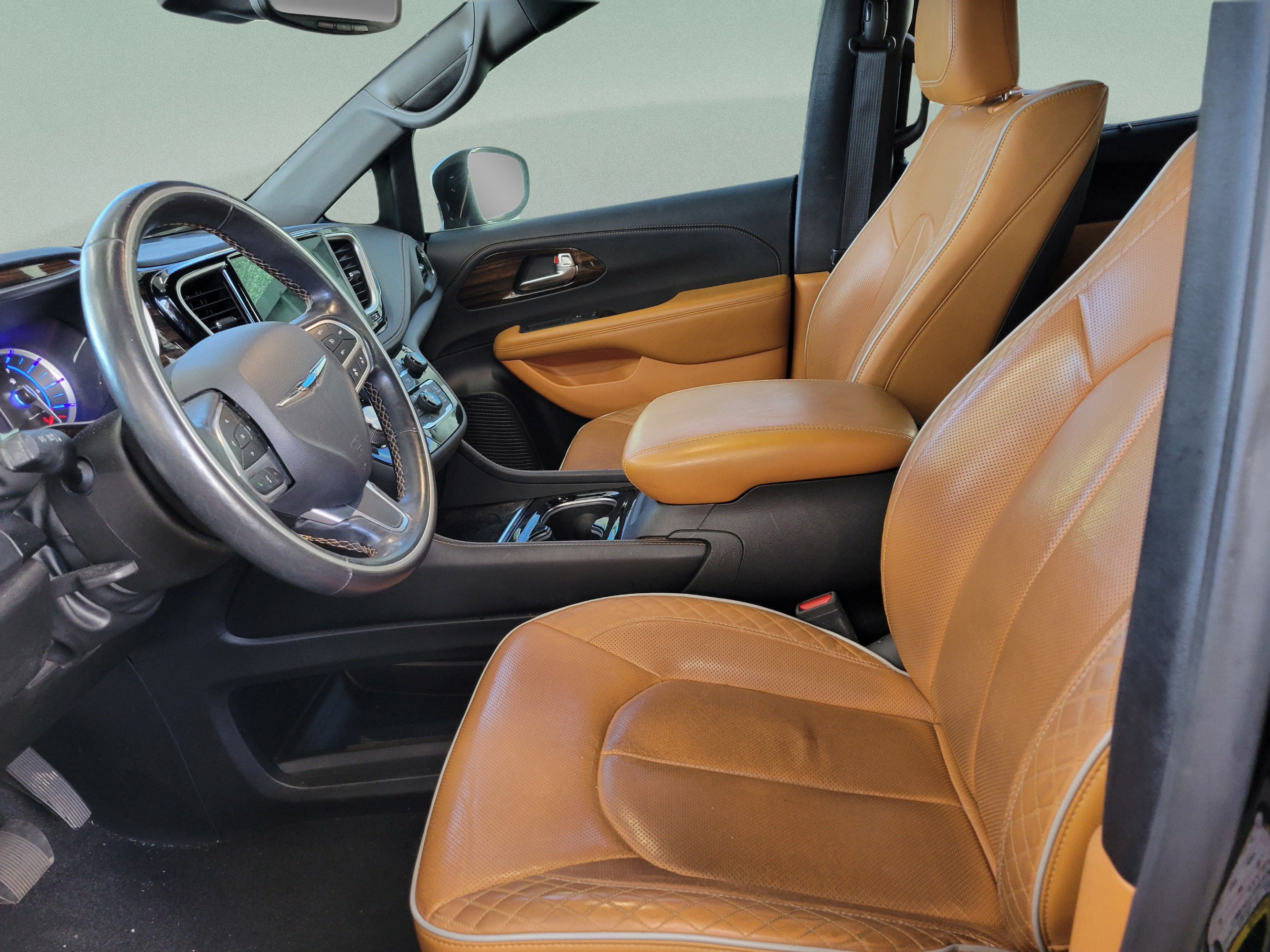 Used 2021 Chrysler Pacifica Pinnacle FWD image 18