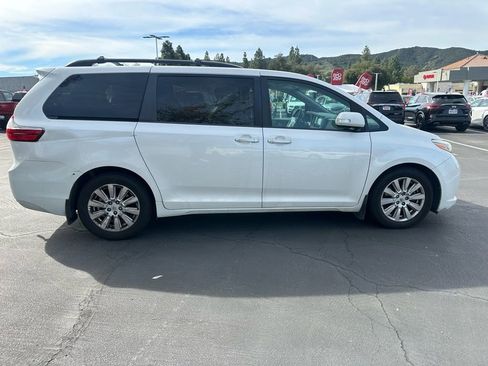 Used 2017 Toyota Sienna Limited image 4
