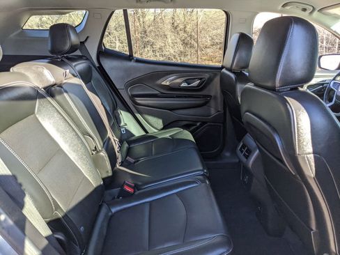 Used 2024 GMC Terrain SLT image 24