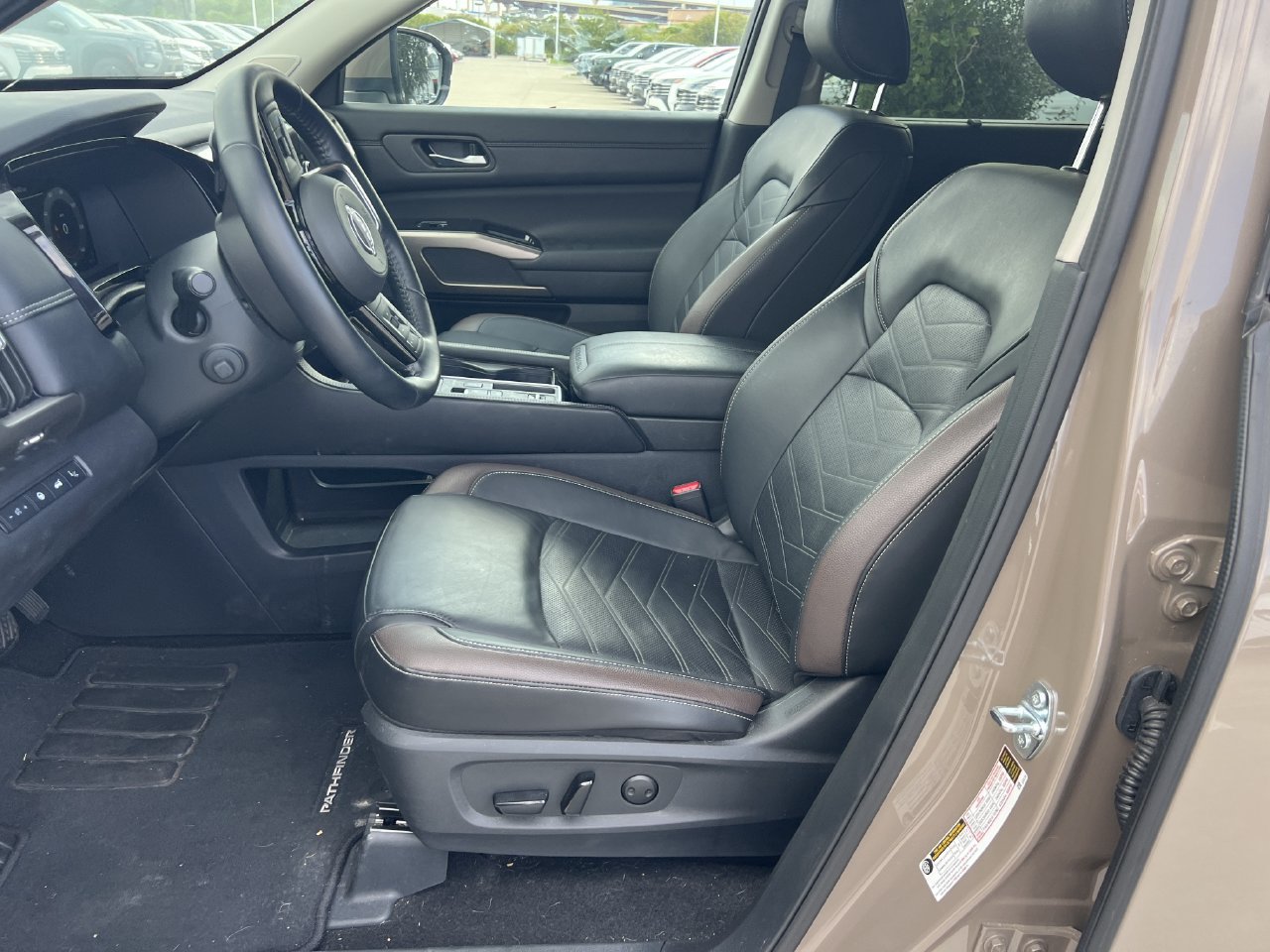 Used 2025 Nissan Pathfinder Platinum w/ Cargo Package FWD image 6