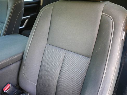 Used 2017 Nissan Titan SV image 33