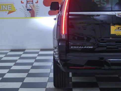 Used 2017 Cadillac Escalade Platinum AWD/4WD image 39