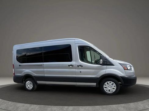 Used 2018 Ford Transit 250 148 Medium Roof RWD image 4