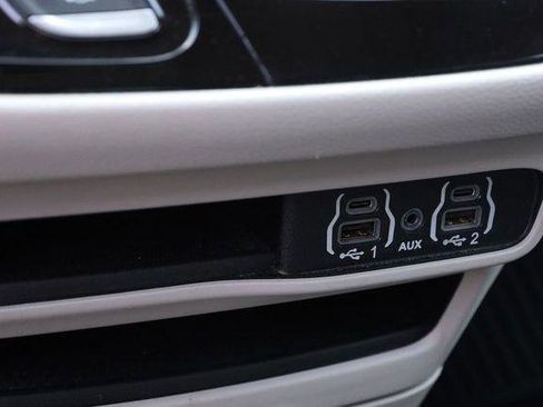 Used 2023 Chrysler Pacifica Touring-L FWD image 21