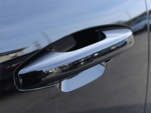 Used 2025 Volvo XC40 B5 Core image 9