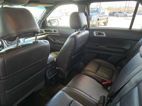 Used 2014 Ford Explorer XLT w/ Equipment Group 202A image 19
