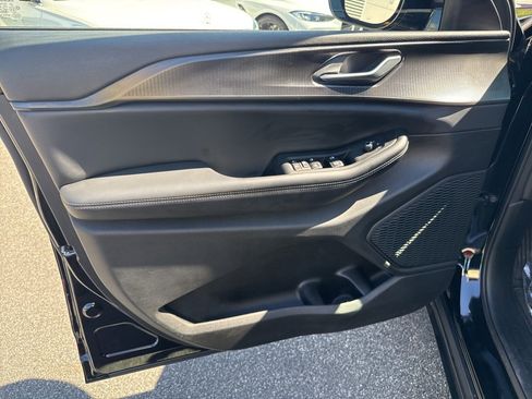 Used 2023 Jeep Grand Cherokee Altitude image 15