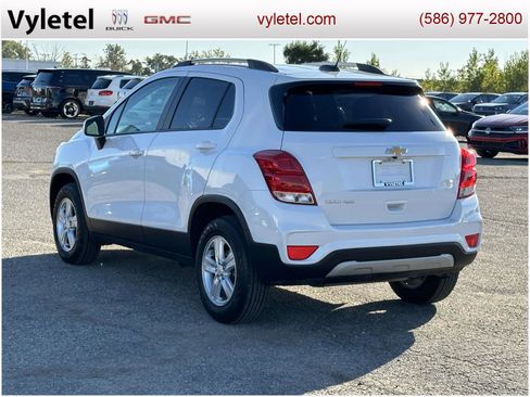 Certified 2022 Chevrolet Trax LT w/ LT Convenience Package image 4