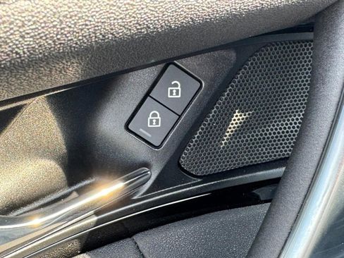 Used 2025 Land Rover Discovery Sport S image 23