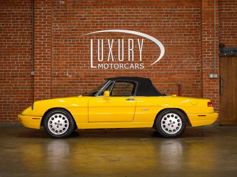 Used 1992 Alfa Romeo Spider Veloce image 2