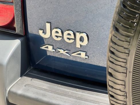 Used 2005 Jeep Liberty Renegade w/ Luxury Group AWD/4WD image 7