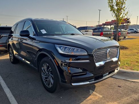 Used 2022 Lincoln Aviator AWD w/ Elements Package image 4