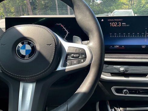 Used 2023 BMW X7 xDrive40i w/ M Sport Package AWD/4WD image 12