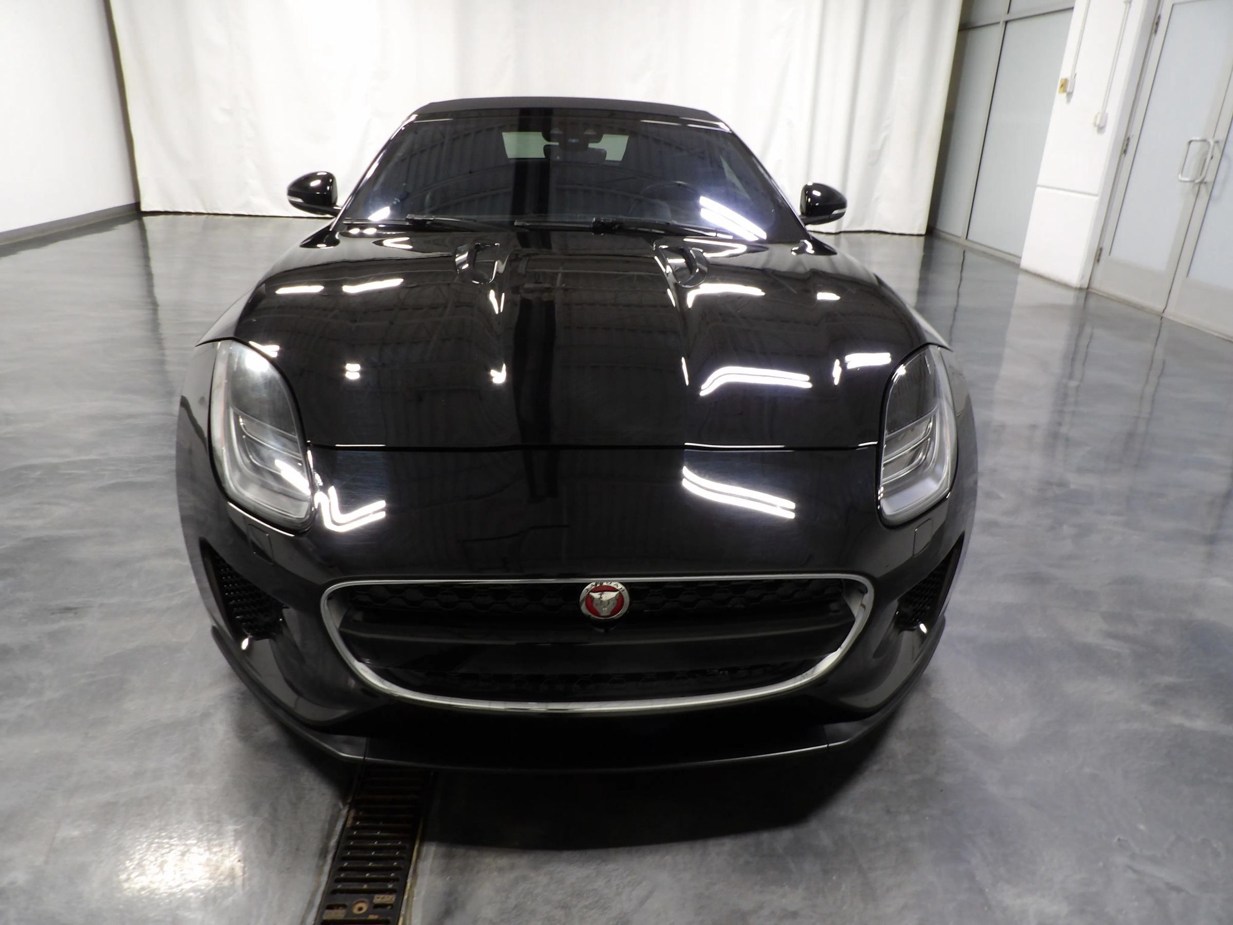 Used 2020 Jaguar F-TYPE Convertible RWD image 7