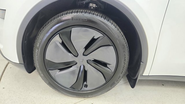 Used 2026 Tesla Model Y 2WD image 75