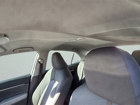 Used 2020 Toyota Camry LE image 10