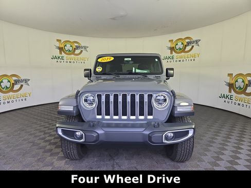 Used 2019 Jeep Wrangler Unlimited Sahara AWD/4WD image 3