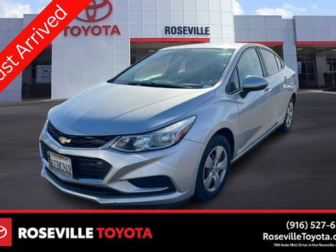 Used 2017 Chevrolet Cruze LS image 1