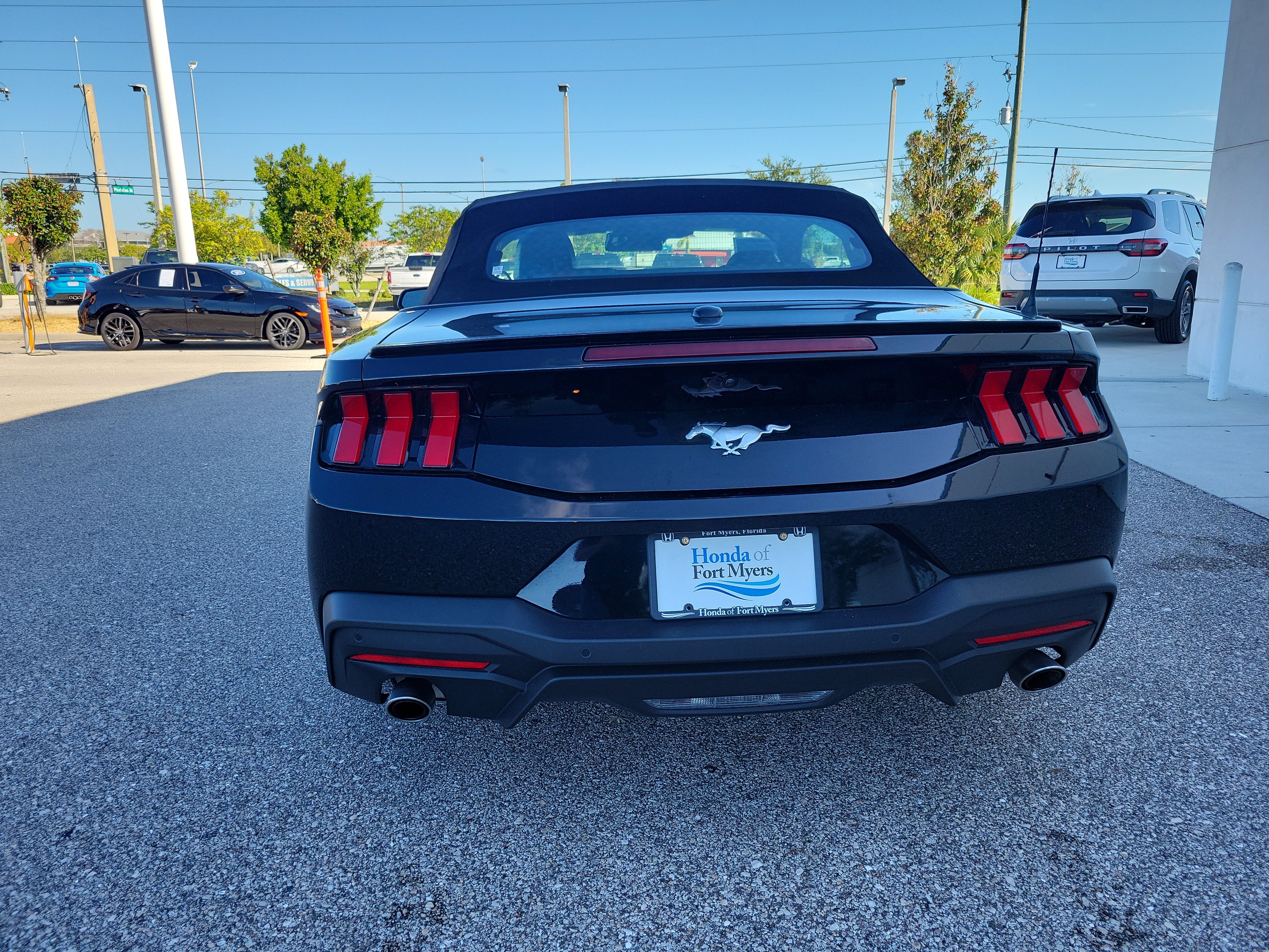 Used 2025 Ford Mustang Premium RWD image 5