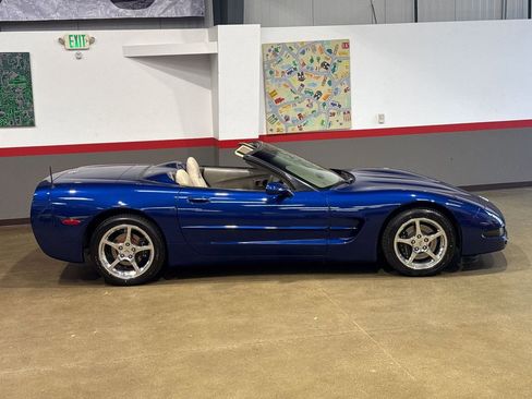 Used 2004 Chevrolet Corvette Convertible w/ Preferred Equipment Group RWD image 77