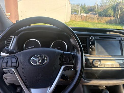 Used 2014 Toyota Highlander XLE FWD image 19