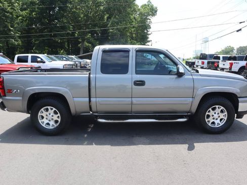 Used 2006 Chevrolet Silverado 1500 LT w/ Onstar Plus Package AWD/4WD image 4