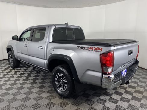 Used 2016 Toyota Tacoma TRD Off-Road w/ Towing Package AWD/4WD image 8
