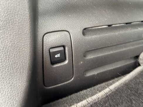 Used 2012 Ford Edge Limited w/ Driver Entry Pkg image 26