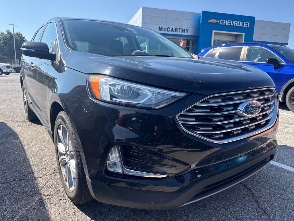 Used 2022 Ford Edge Titanium AWD/4WD image 2