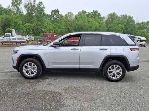 Used 2022 Jeep Grand Cherokee Limited AWD/4WD image 7