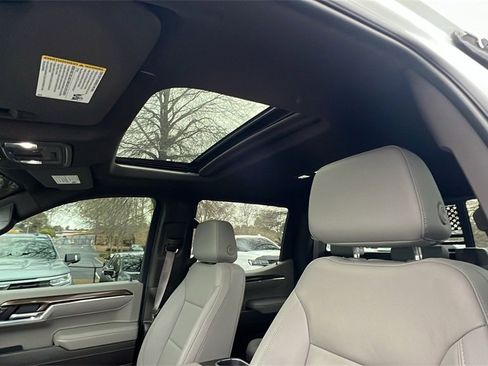 Used 2024 Chevrolet Silverado 1500 LT Trail Boss w/ Convenience Package II image 16