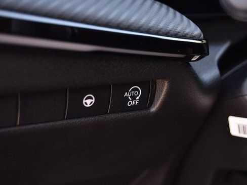 New 2025 Nissan Kicks SR image 11