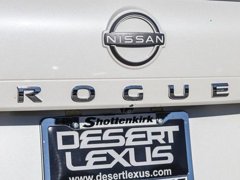 Used 2023 Nissan Rogue SV image 5