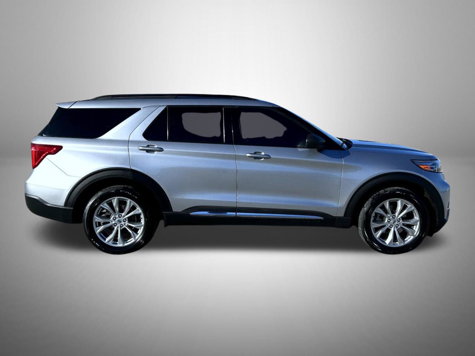 Used 2020 Ford Explorer XLT w/ Equipment Group 202A AWD/4WD image 5