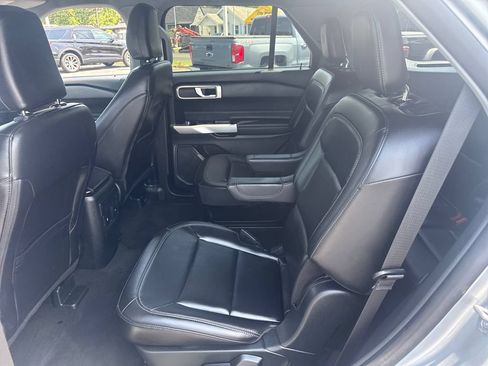 Used 2024 Ford Explorer XLT w/ Equipment Group 202A AWD/4WD image 17